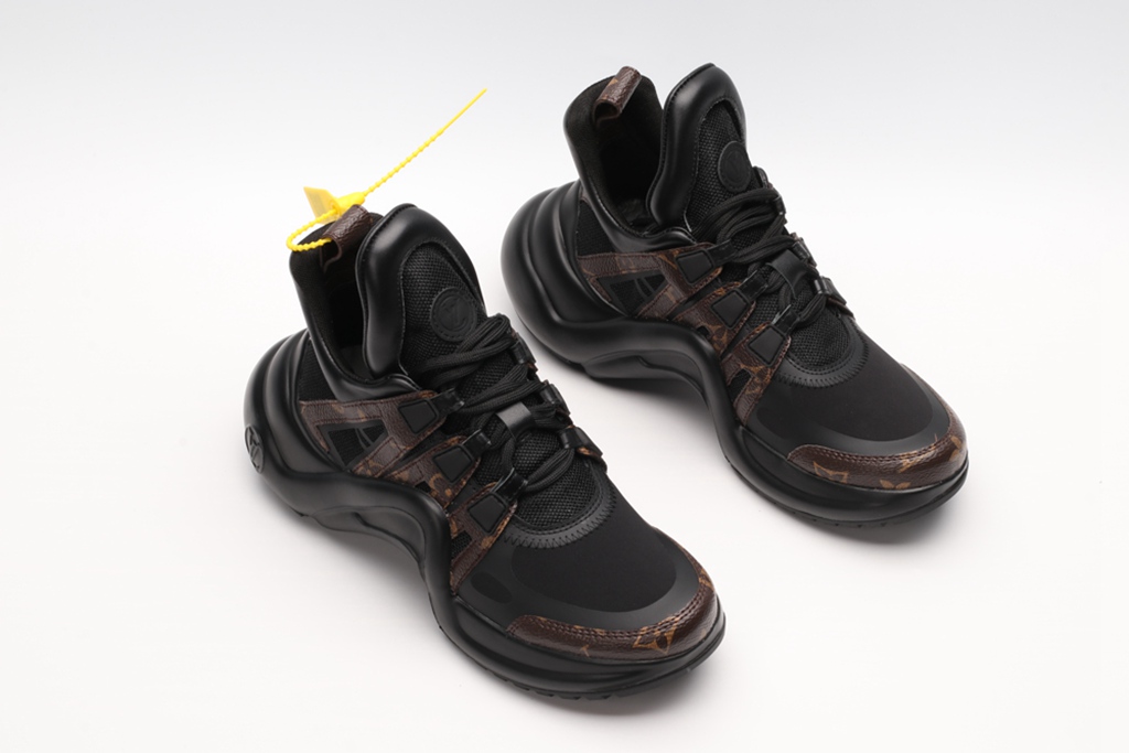 L*V SNEAKER